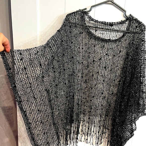 Beautiful shawls in good condition like new. Black /Turquoise / Coral. - Picture 3 of 9